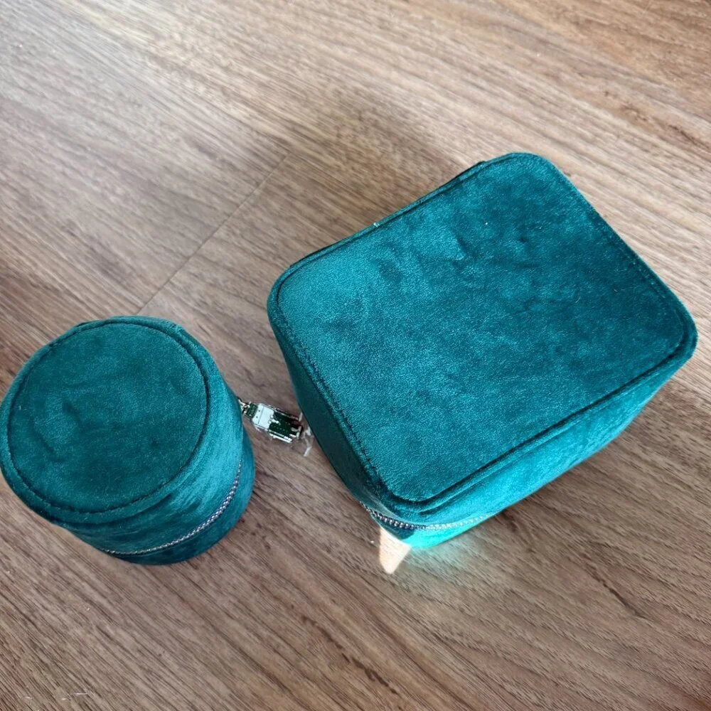 LA MER Limited Edition Velvet Emerald Green Makeup Bag Round Case Set​​​